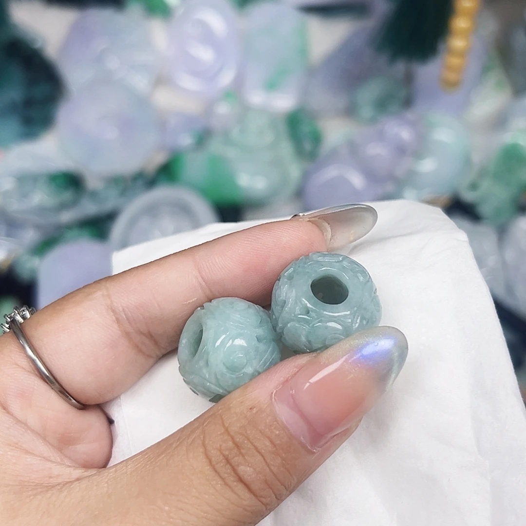 谁***～翡翠未镶嵌颈饰1111