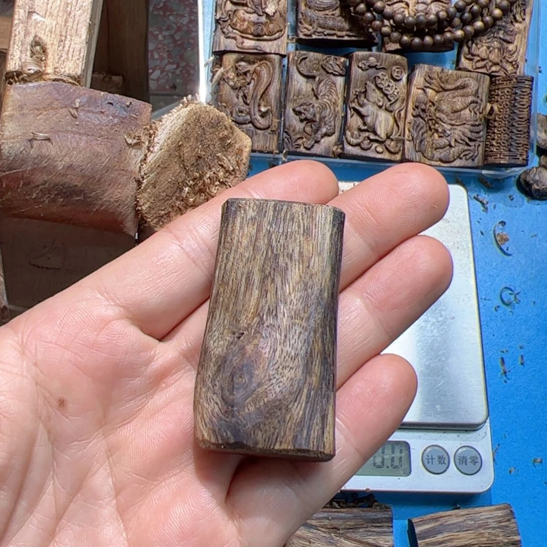 沉香吊坠白棋素牌9.4克