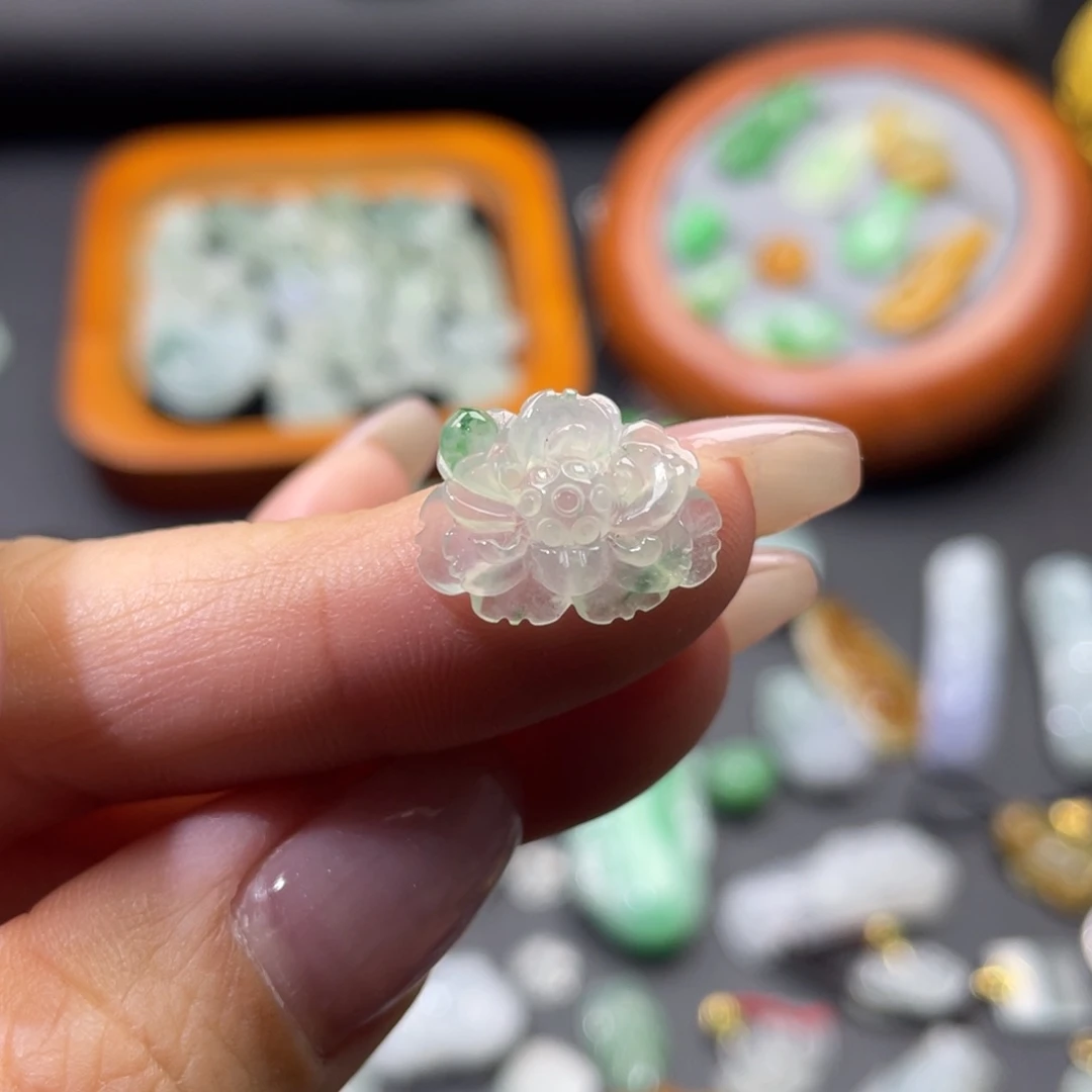 颈饰未镶嵌翡翠吊坠