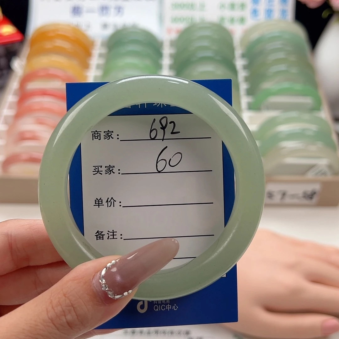 小****未镶嵌手镯石英质玉