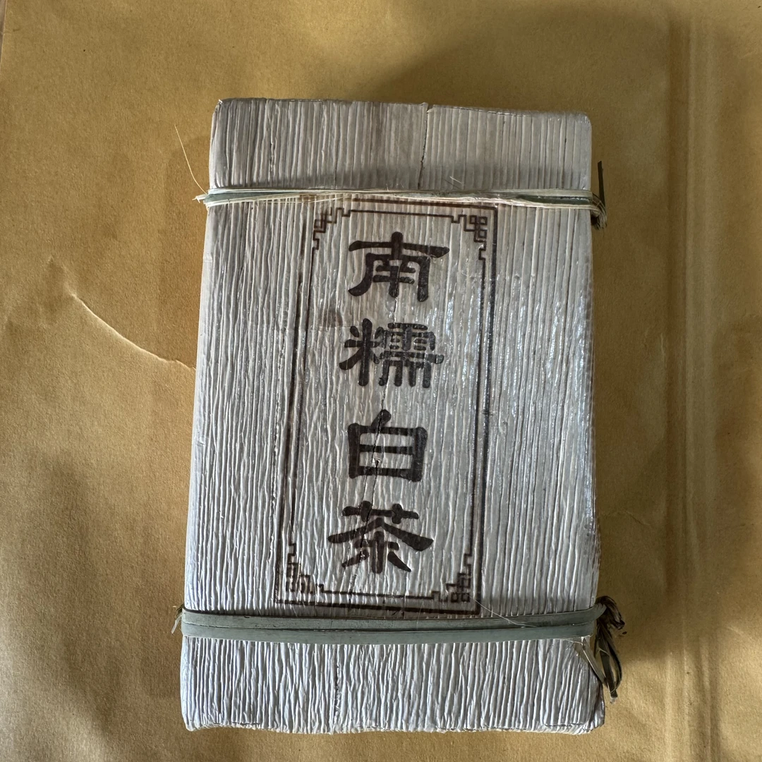 2022年 南糯白茶 头春头采 230克/砖 拍7发8