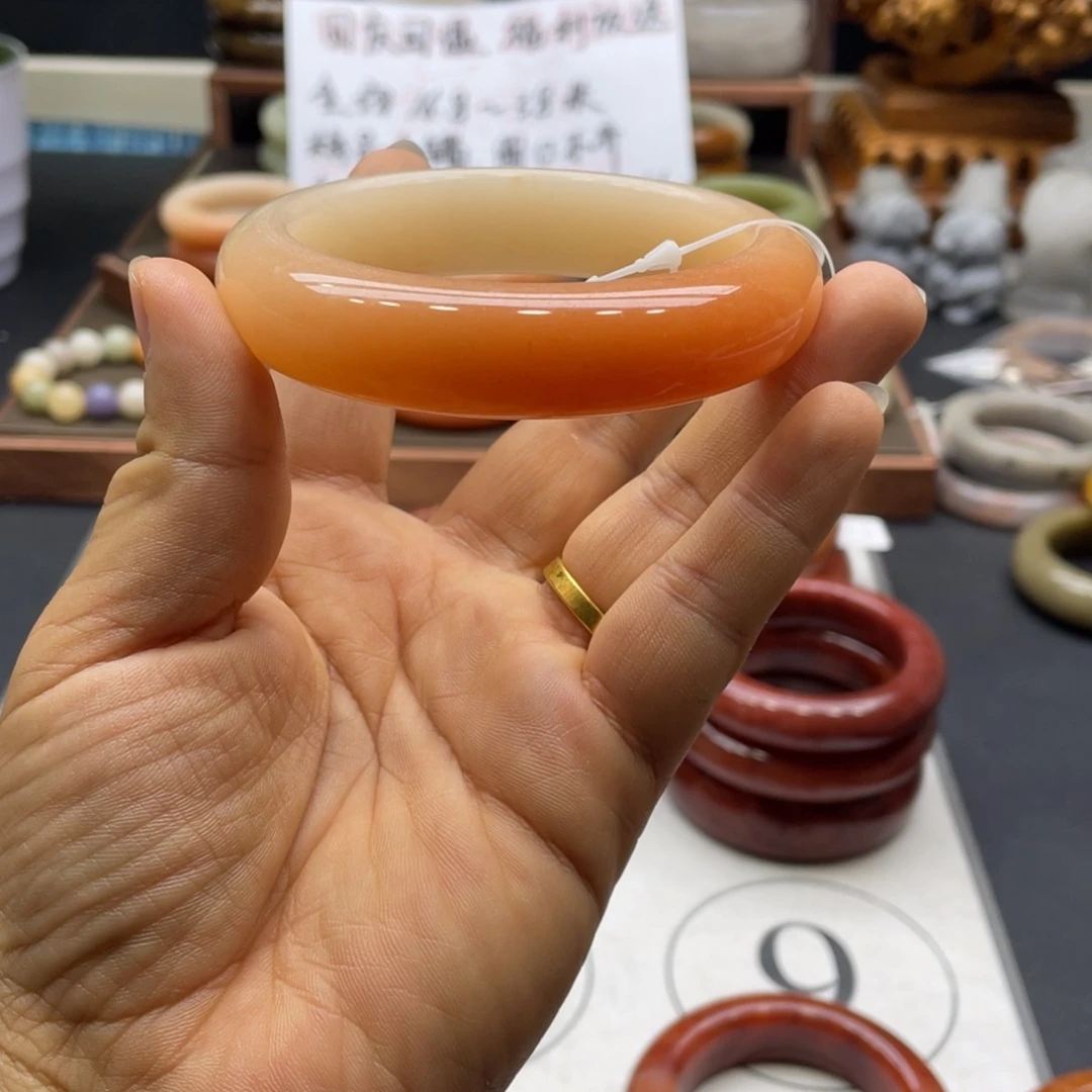 璇***石英岩玉未镶嵌手镯