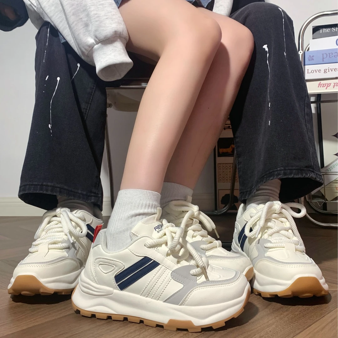 人本情侣鞋皮面运动鞋男女2025春季新款百搭日常休闲厚底阿甘鞋