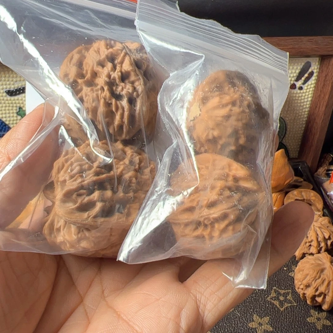 文玩核桃吊坠两对核桃