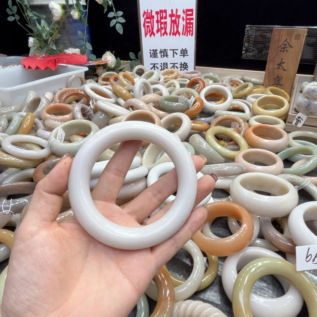 石英质玉手镯（圆镯）未镶嵌小*莓