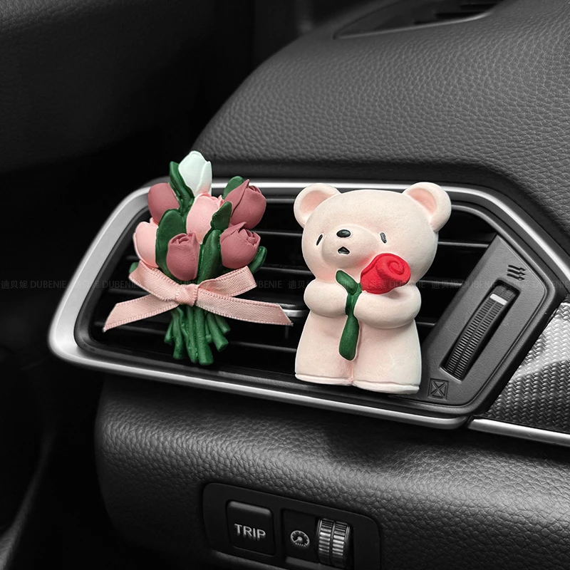 可爱小熊汽车载车用空调出风口香水香薰郁金香花朵车内装饰品香氛