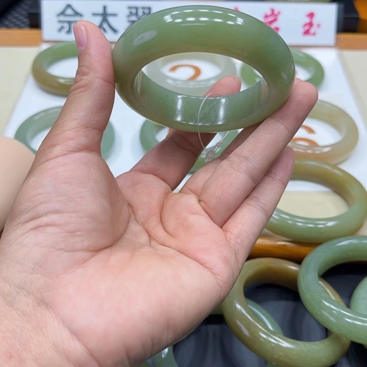 未镶嵌手镯石英质玉俊*妈