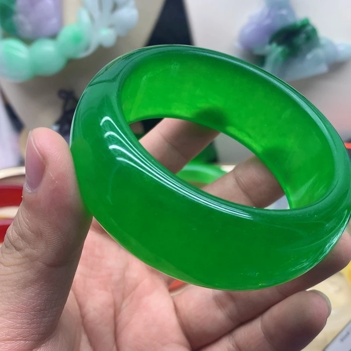 翡翠颈饰未镶嵌丽吊坠