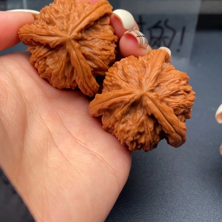 嘿***༽吊坠文玩核桃白狮子
