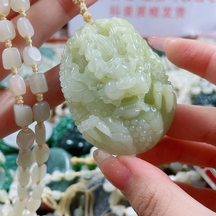 颈饰未镶嵌和田玉