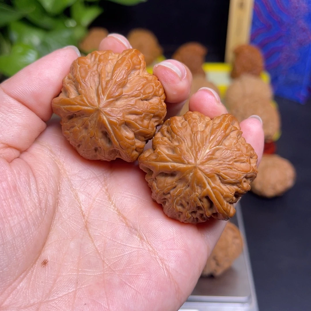 几***佳文玩核桃把件三棱