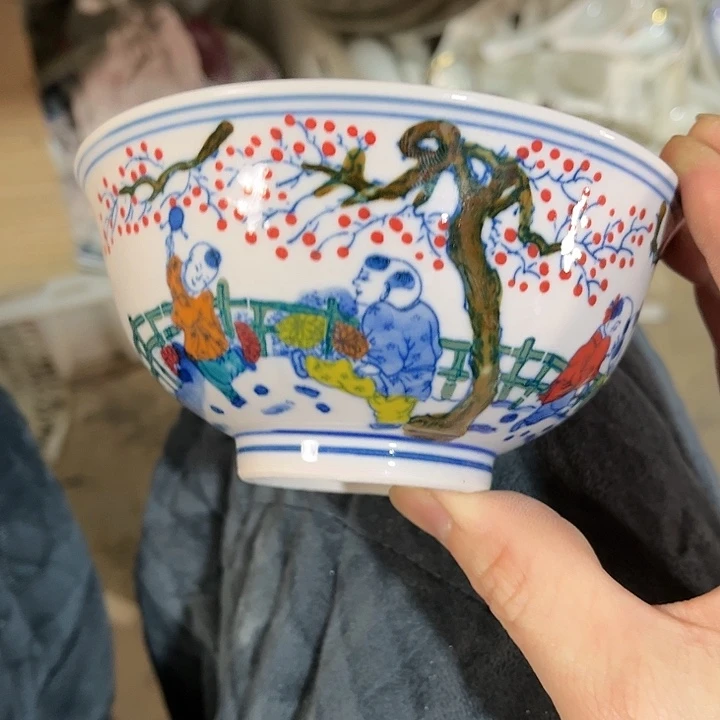 瓷片///////直径12.5厘米。红。