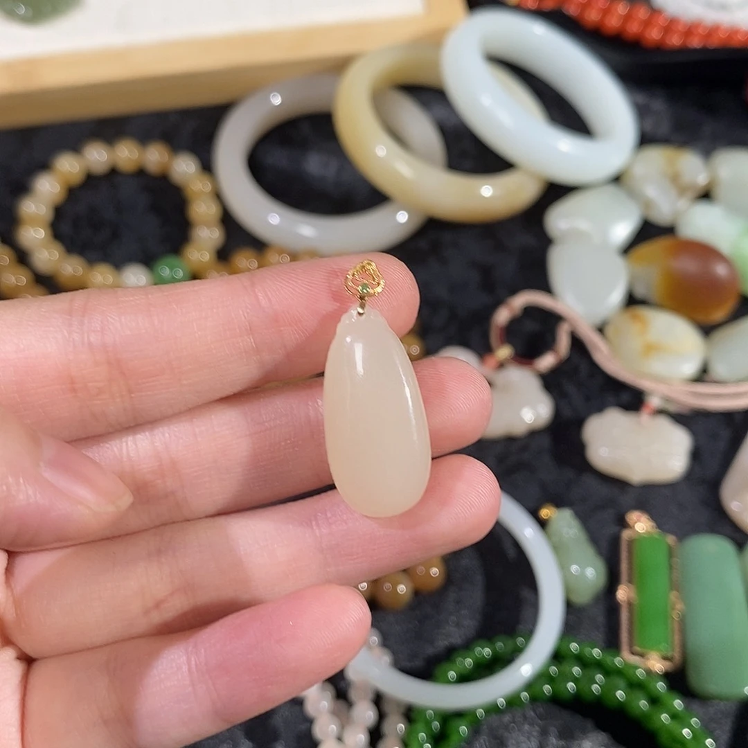 和田玉18K金镶嵌颈饰