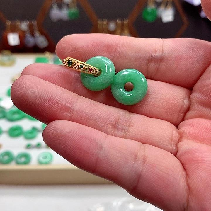 翡翠银S925镶嵌耳钉天然翡翠