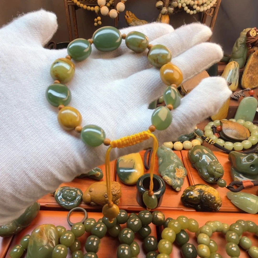 手链未镶嵌岫岩河磨玉（透闪石质玉）沪*帅