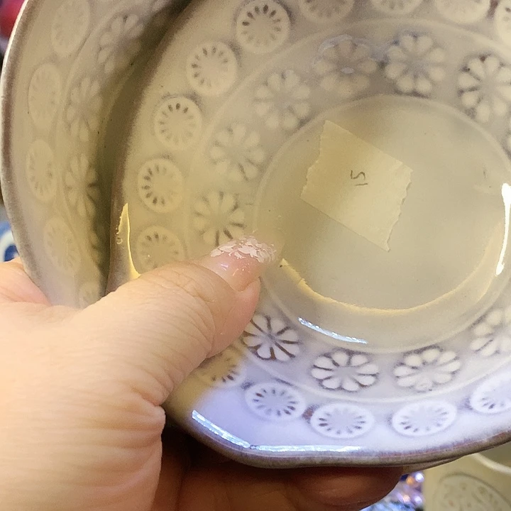 器物的色彩搭配起来很漂亮