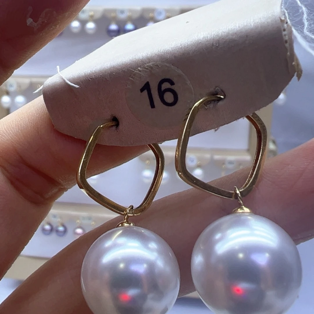 18K金镶嵌淡水珍珠耳饰