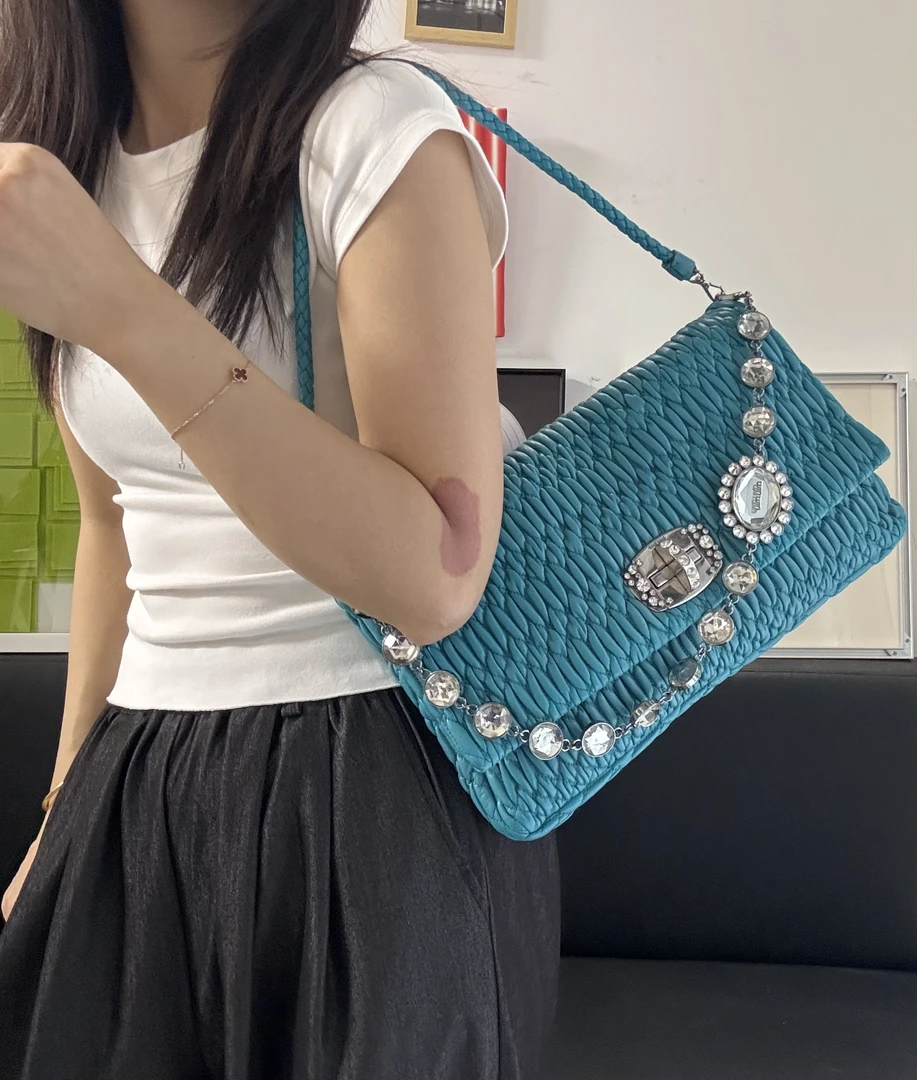 95新 MIU MIU/缪缪 九 湖水蓝色宝石链条包