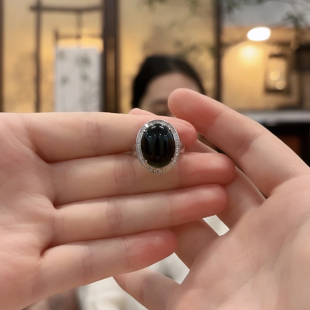 18K金镶嵌戒指翡翠