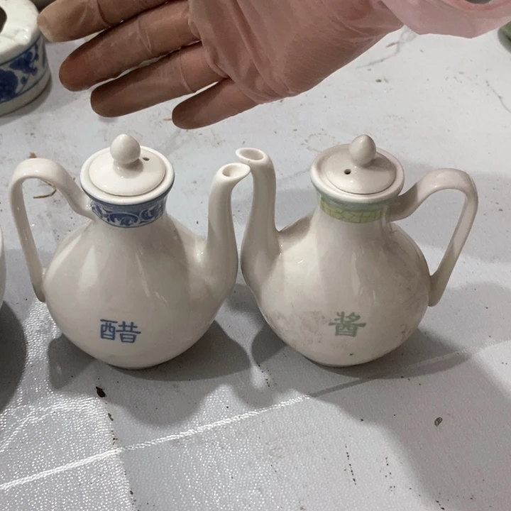 瓷片釉中彩酱油醋壶约150ml