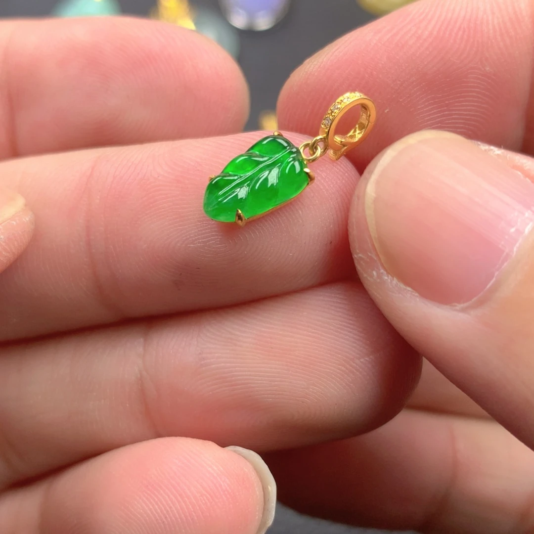 【闪购商品】颈饰18K金镶嵌翡翠翡翠