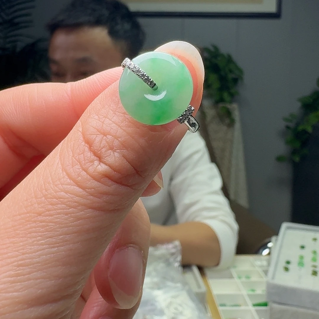 翡翠18K金镶嵌戒指天然