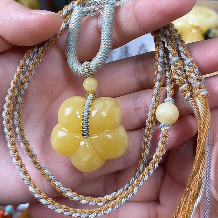 琥珀未镶嵌裸石小花吊坠