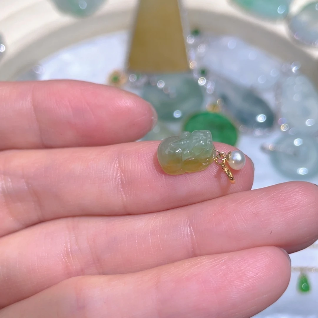 翡翠颈饰18K金镶嵌翡翠