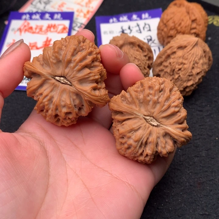 文玩核桃吊坠?***b63号44南疆石