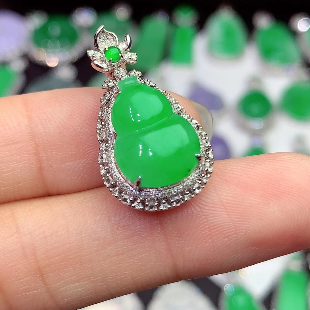 翡翠18K金镶嵌吊坠(赠链)