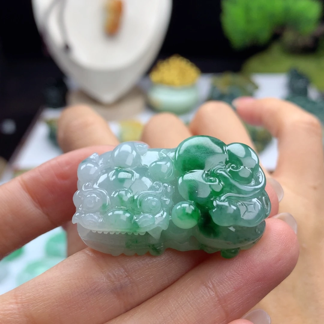 翡翠未镶嵌颈饰A14 辣绿霸王貔貅
