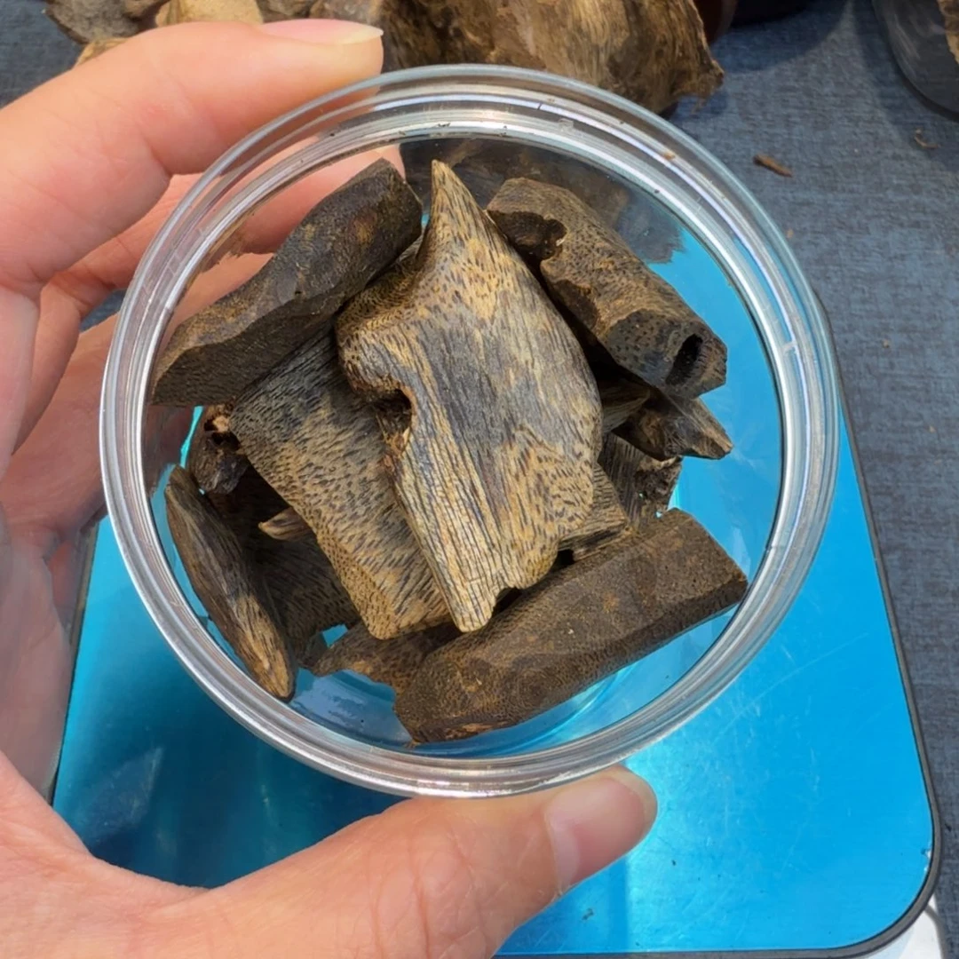 新***梁沉香碎屑沉香绿棋楠金沙叶牛肉干块料51克