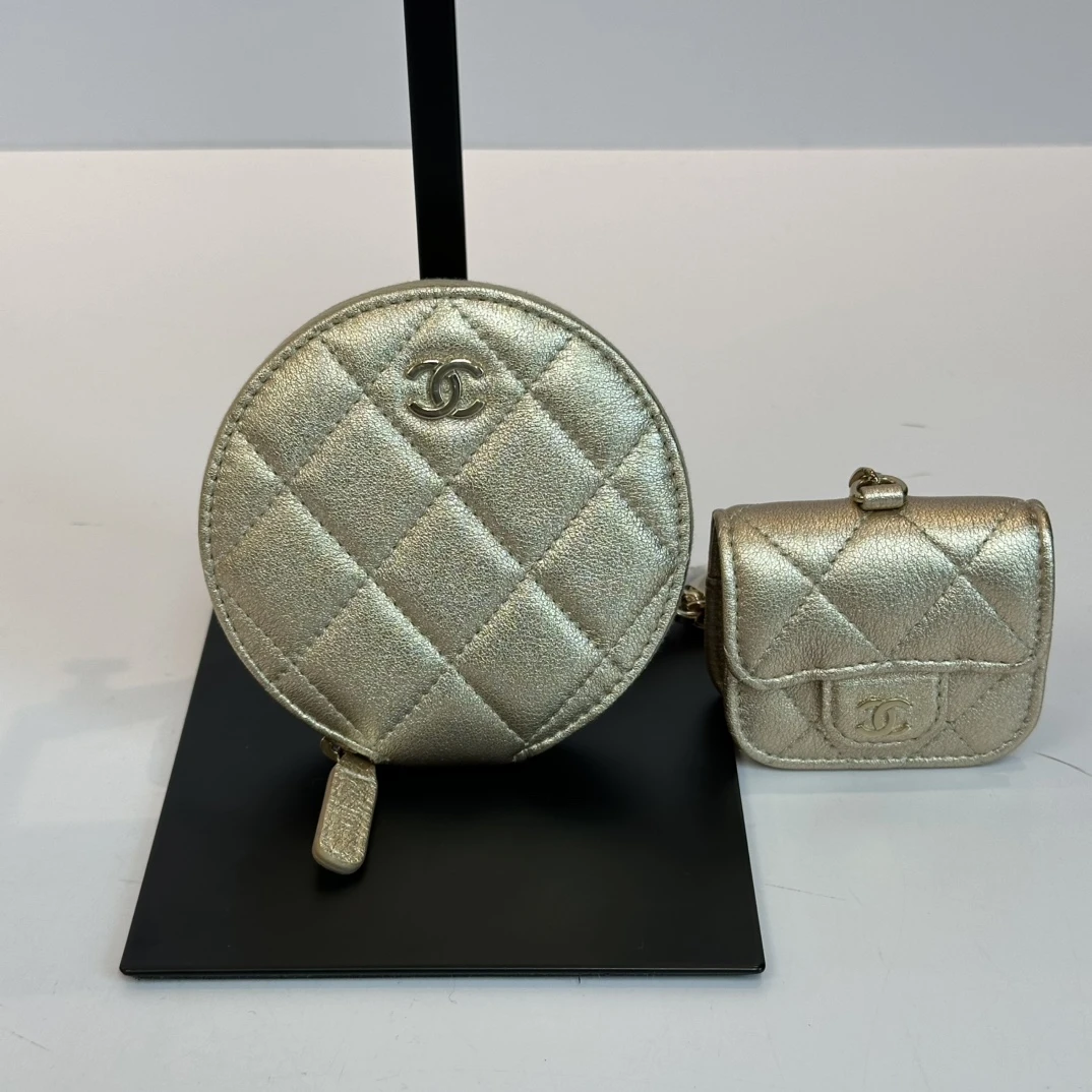 95新 Chanel/香奈儿 vic香槟色金扣子母挂件零钱包 18698