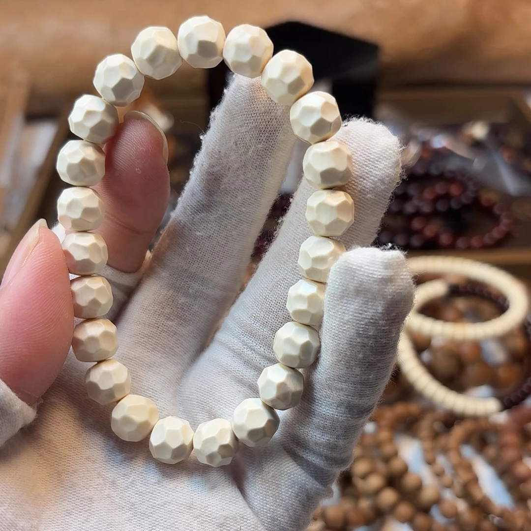 年***腿檀香木手串/手链猛犸无相珠7颗