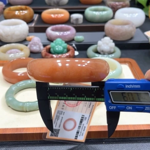未镶嵌手镯石英质玉