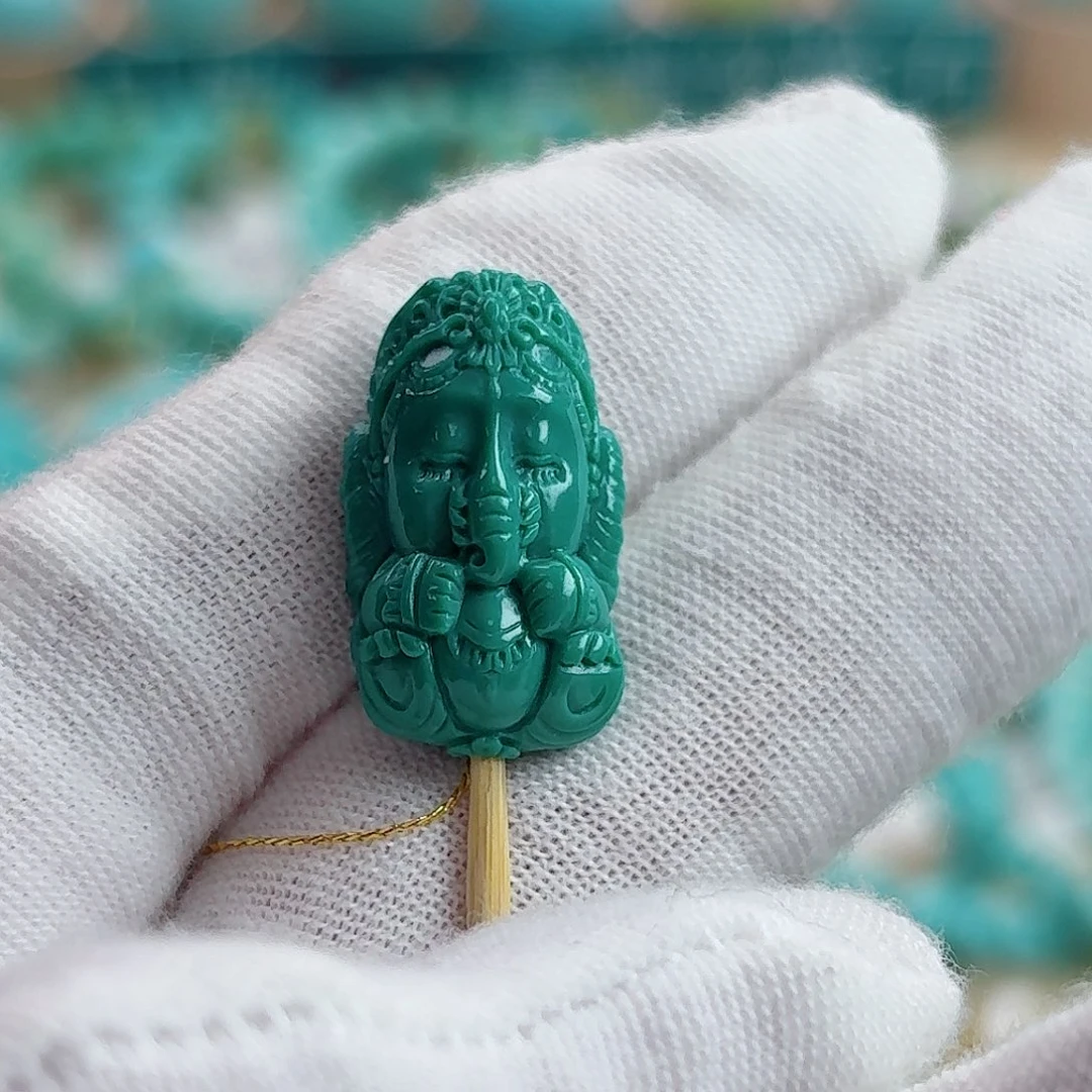 绿松石未镶嵌珠宝奇石（泡油）