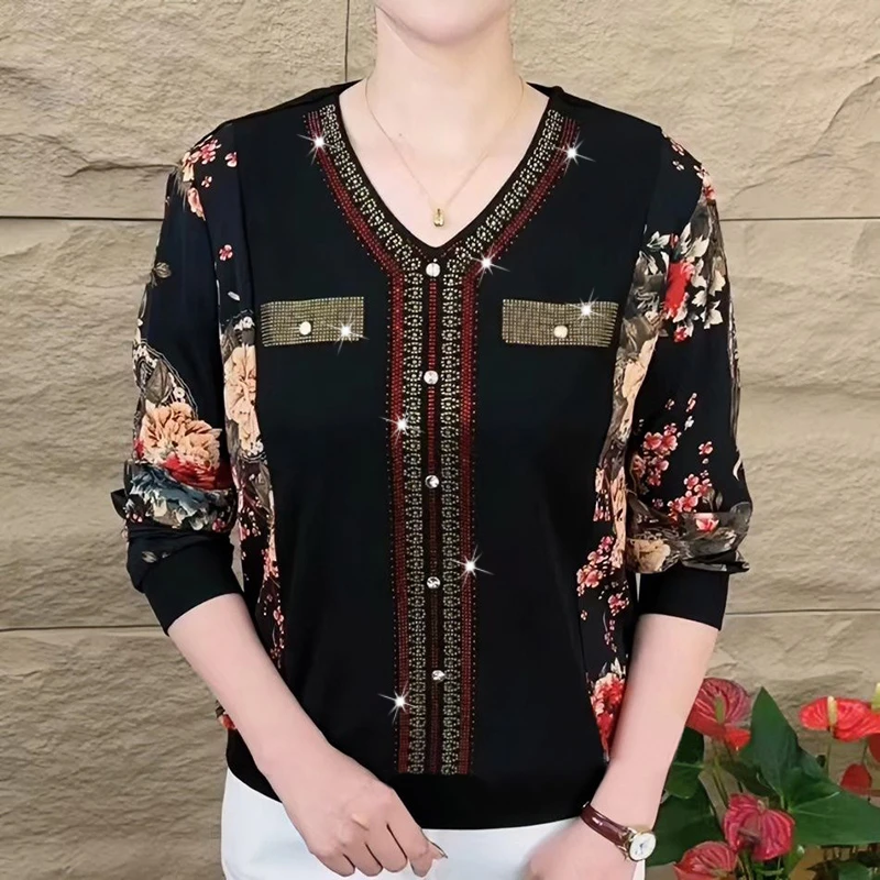 秋冬新款洋气V领烫钻时尚百搭妈妈装气质显瘦长袖大码T恤遮肚上衣