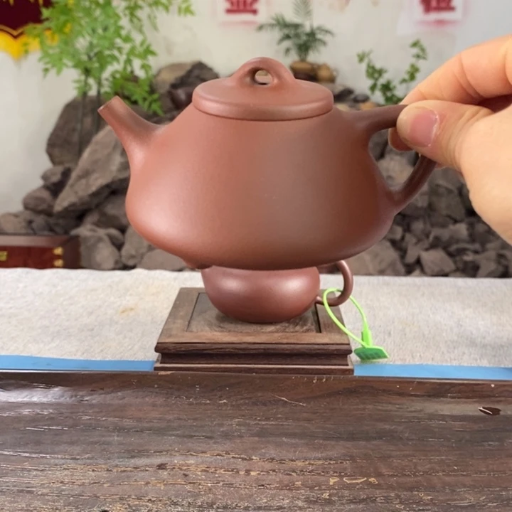 紫砂茶壶红皮龙子冶150左右的容量