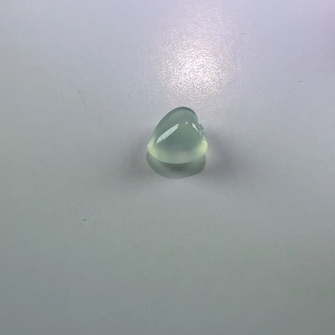 翡翠未镶嵌颈饰瓜瓜