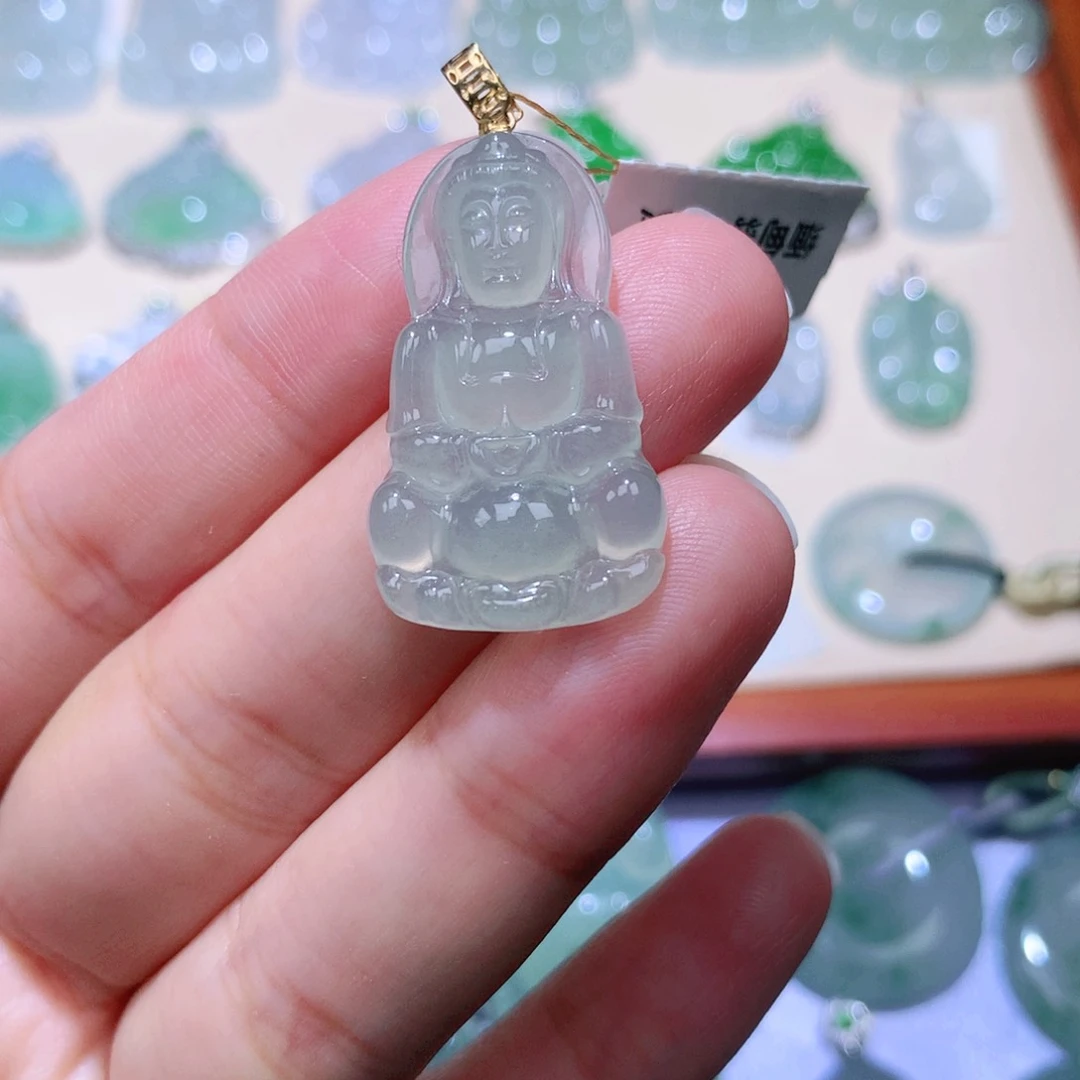 颈饰18K金镶嵌翡翠观音