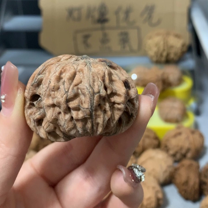 海***漂吊坠文玩核桃异形单只，有瑕疵