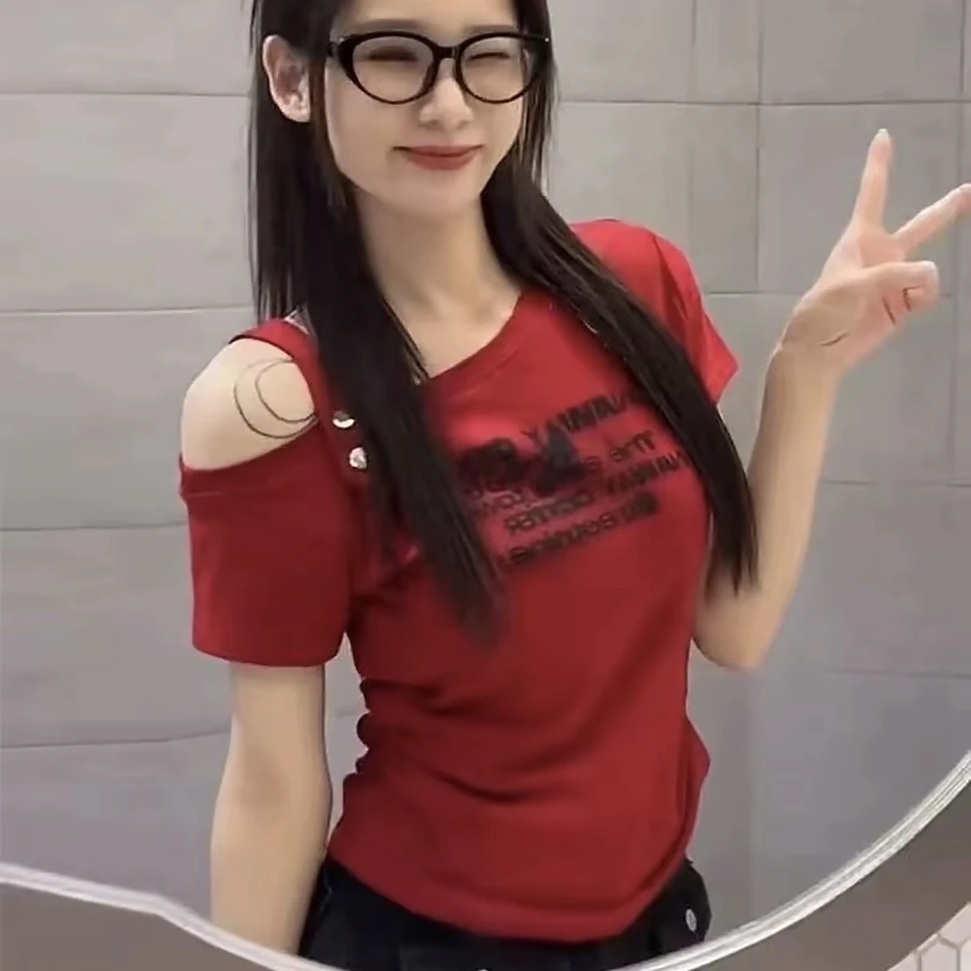 夏季设计感新款字母露肩百搭显瘦别致短袖T恤时尚印花上衣女
