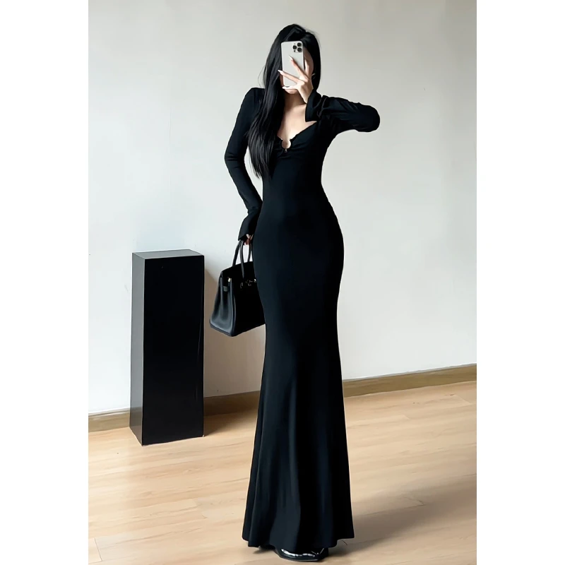 法式气质黑色长袖连衣裙女秋季高级性感镂空修身显瘦包臀鱼尾长裙