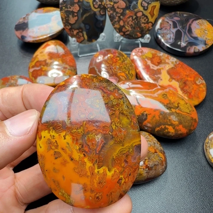 且***舒玛瑙/玉髓战国红未镶嵌