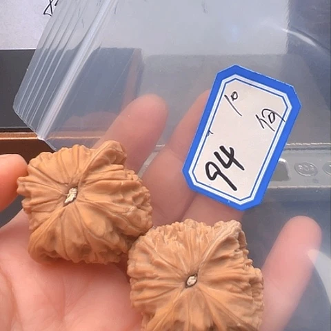 文玩核桃吊坠向****风磨盘