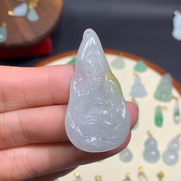 翡翠未镶嵌颈饰荷花