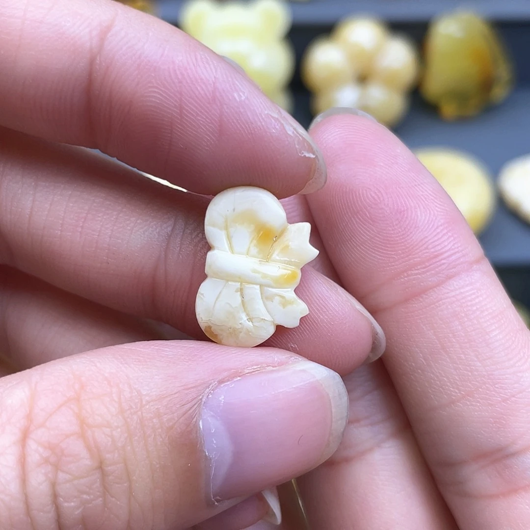 琥珀裸石未镶嵌蜜蜡