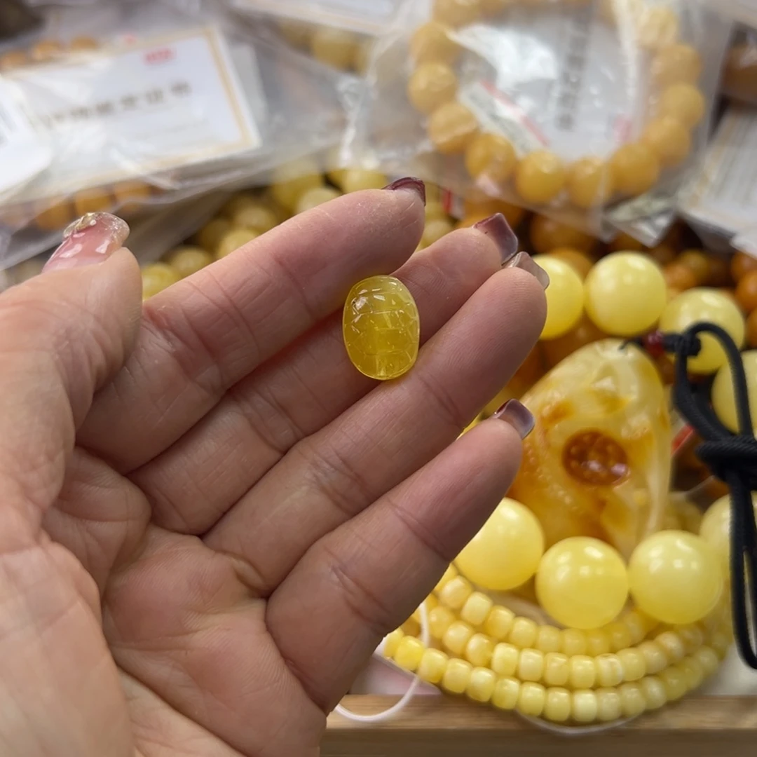 琥珀珠宝奇石未镶嵌