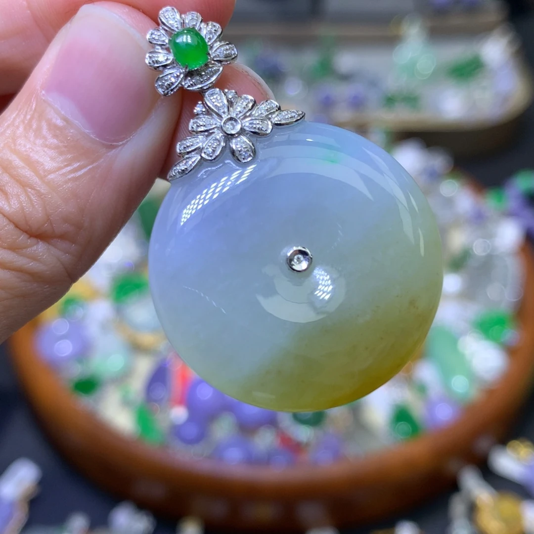 颈饰18K金镶嵌翡翠