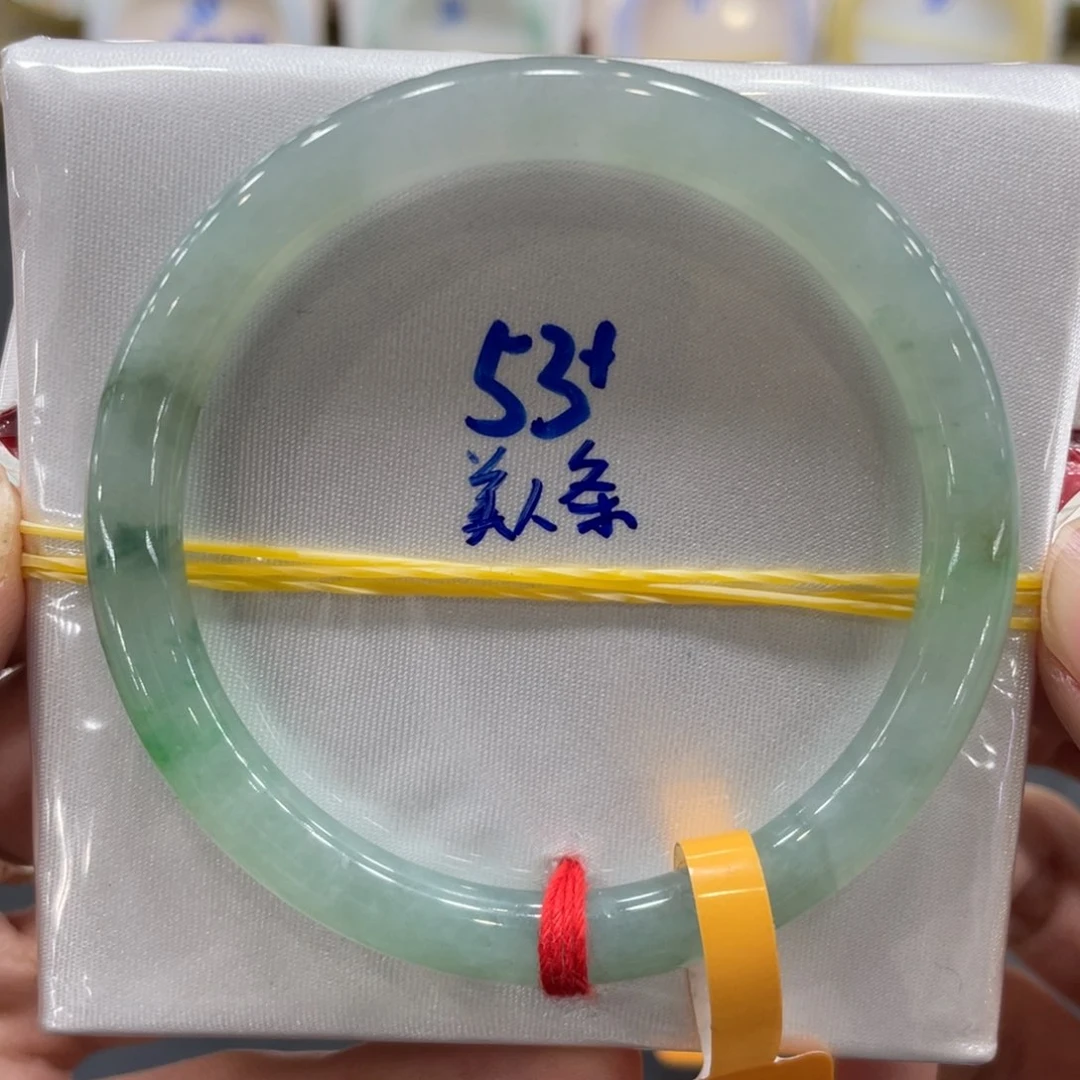 翡翠手镯未镶嵌翡翠手镯